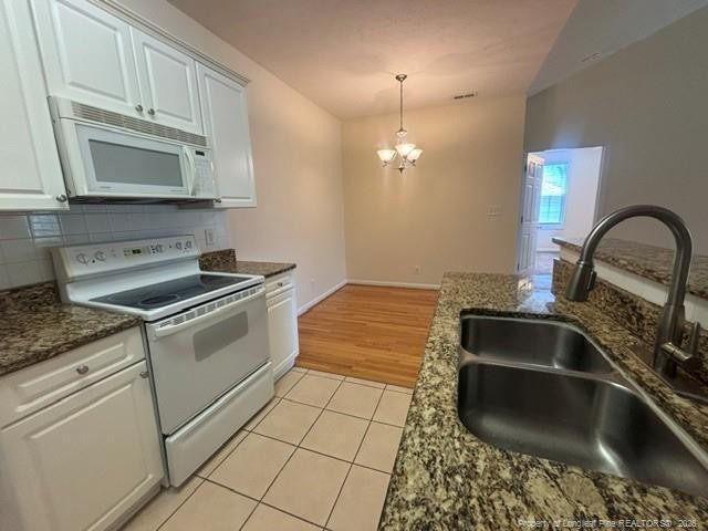3139 Wisteria Lane - Photo 14