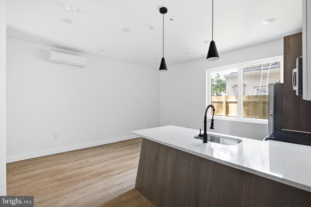 613 N Brooklyn Street - Photo 0
