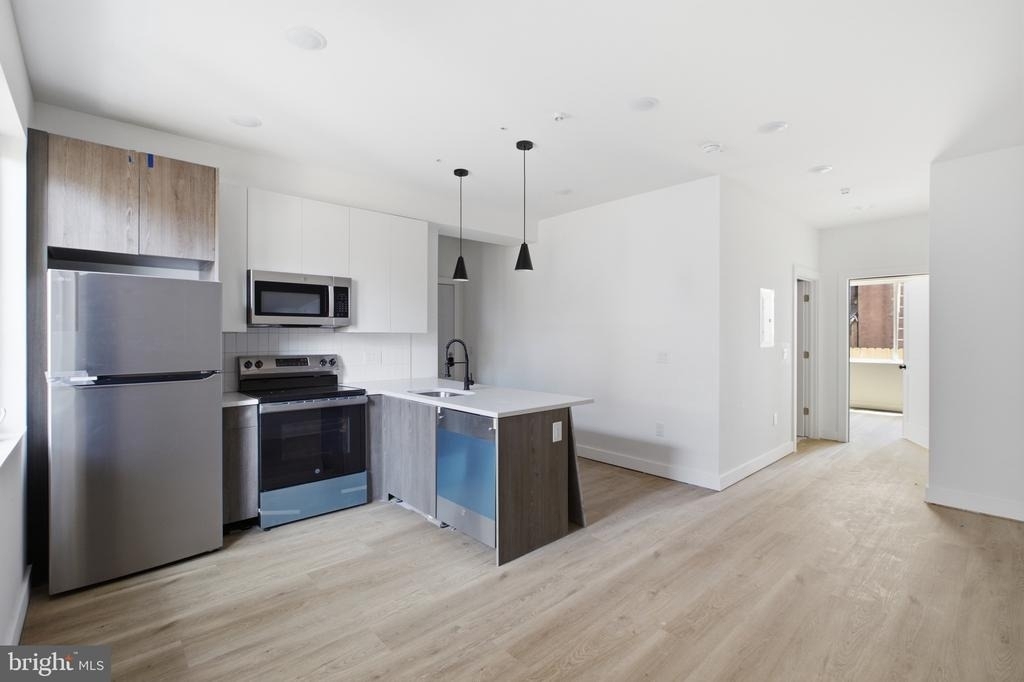 613 N Brooklyn Street - Photo 2