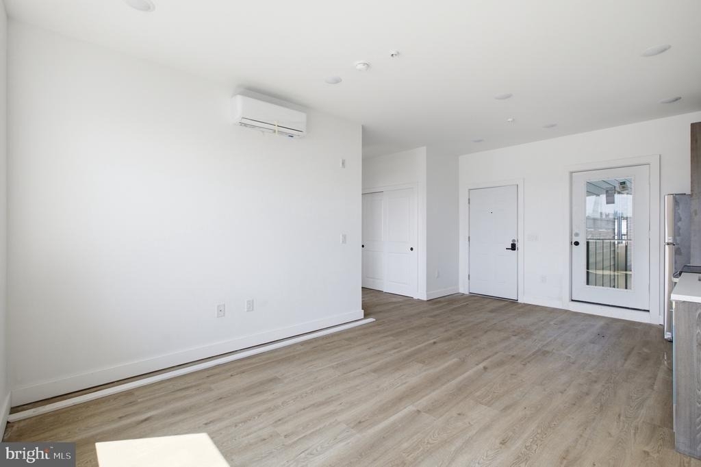 613 N Brooklyn Street - Photo 2