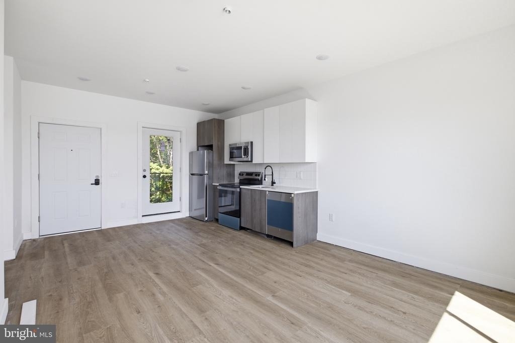 613 N Brooklyn Street - Photo 3