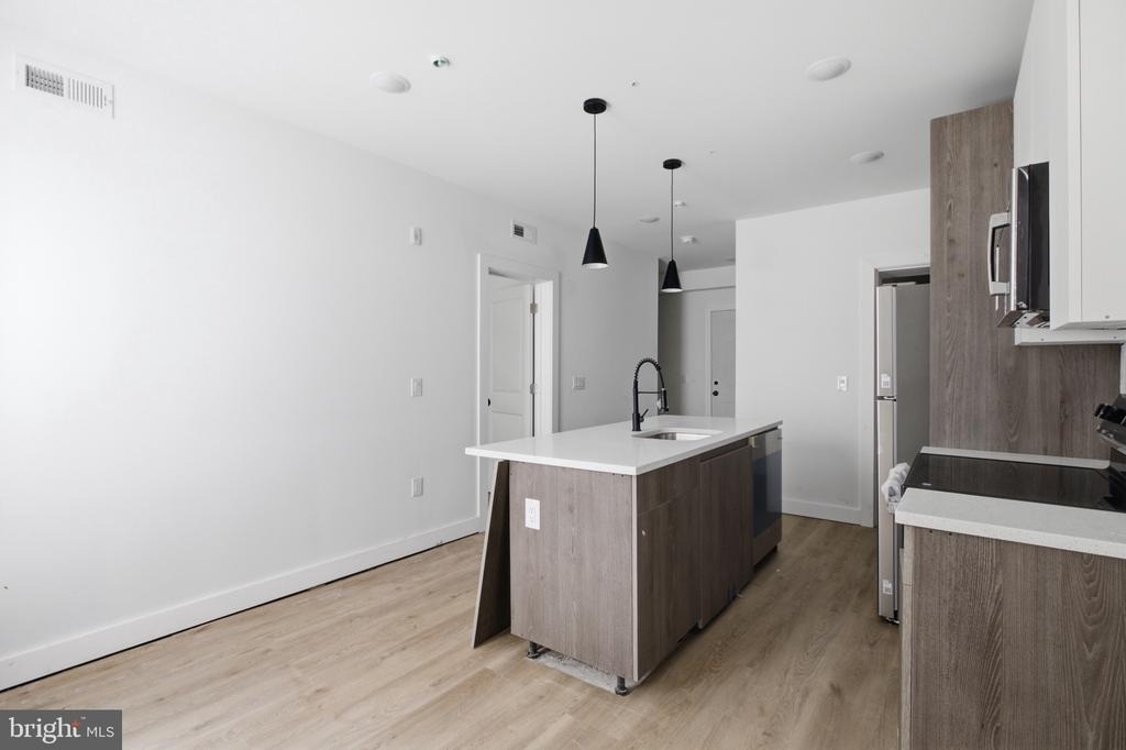 613 N Brooklyn Street - Photo 2