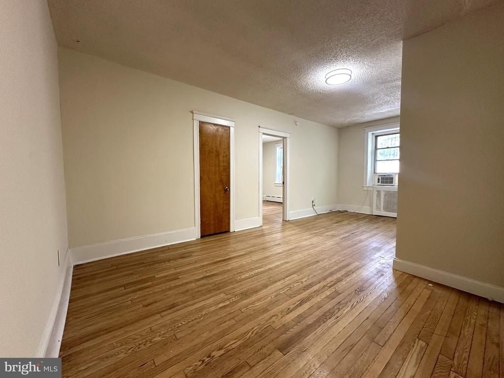 2809 W Queen Lane - Photo 2