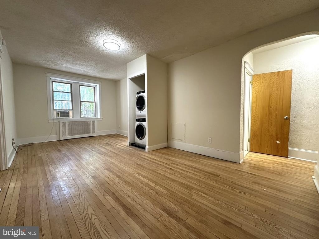 2809 W Queen Lane - Photo 1
