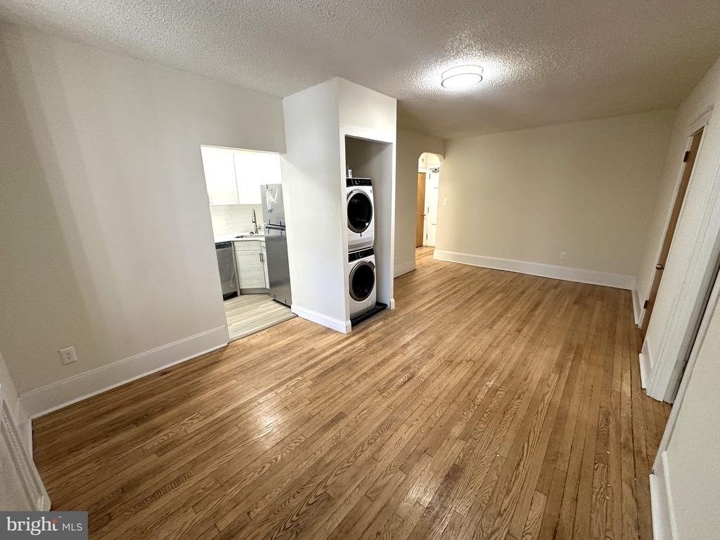 2809 W Queen Lane - Photo 0