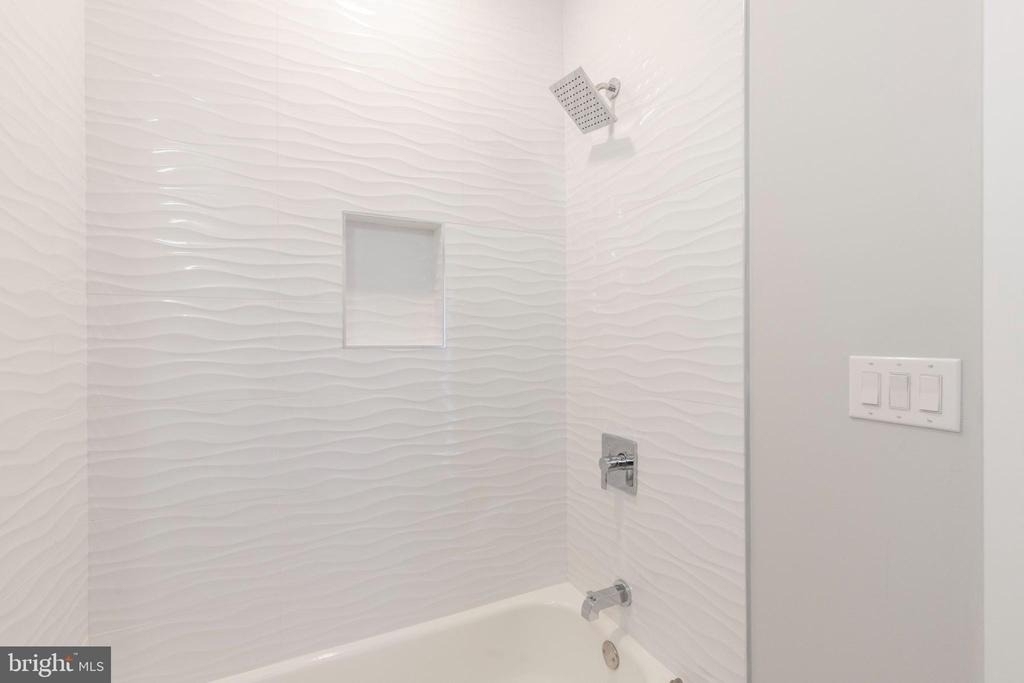 1906 E York Street - Photo 2