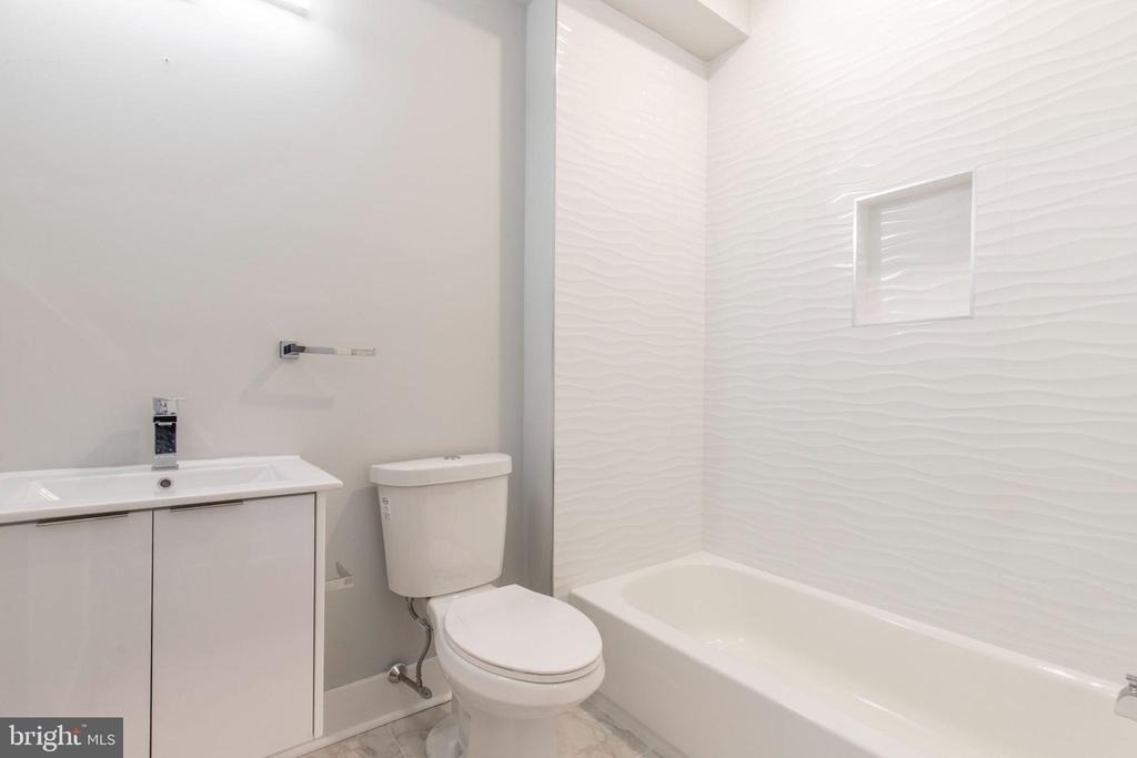 1906 E York Street - Photo 1