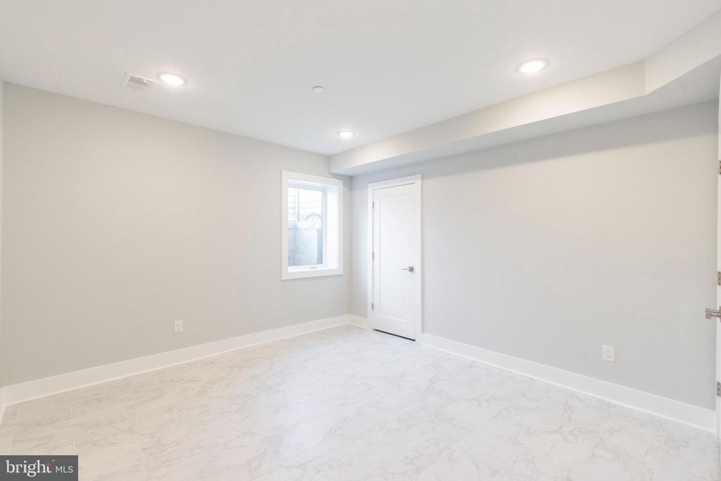 1906 E York Street - Photo 17