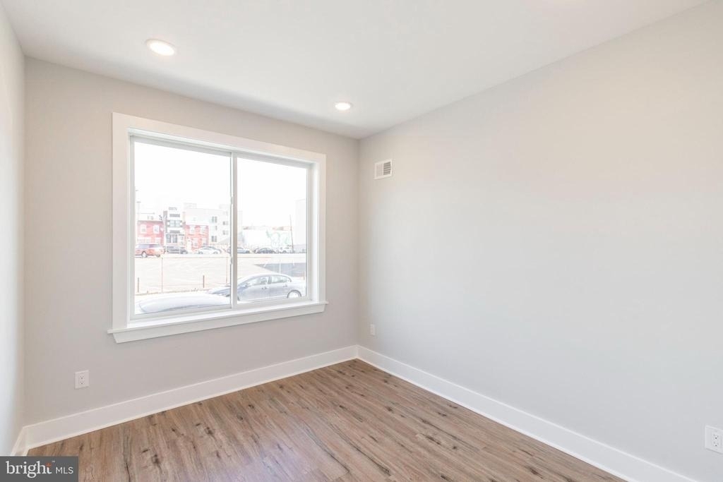 1906 E York Street - Photo 3