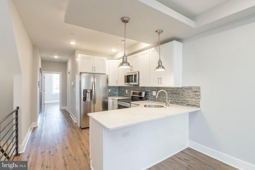1906 E York Street - Photo 4