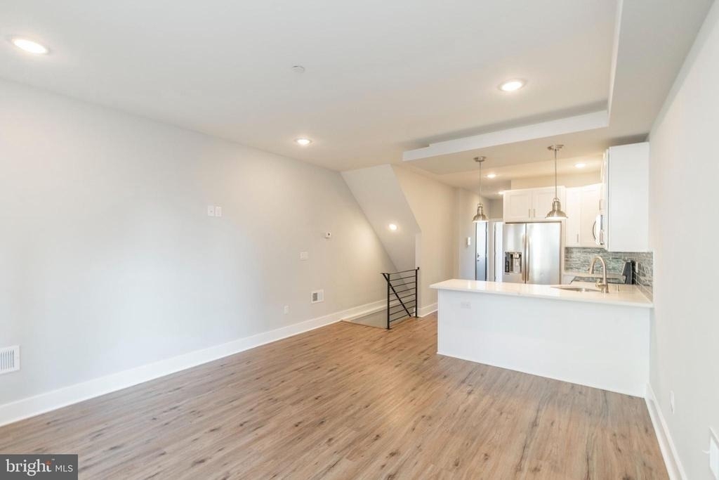 1906 E York Street - Photo 6