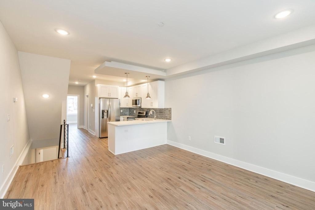1906 E York Street - Photo 5