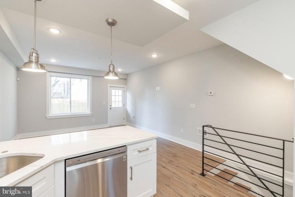 1906 E York Street - Photo 8