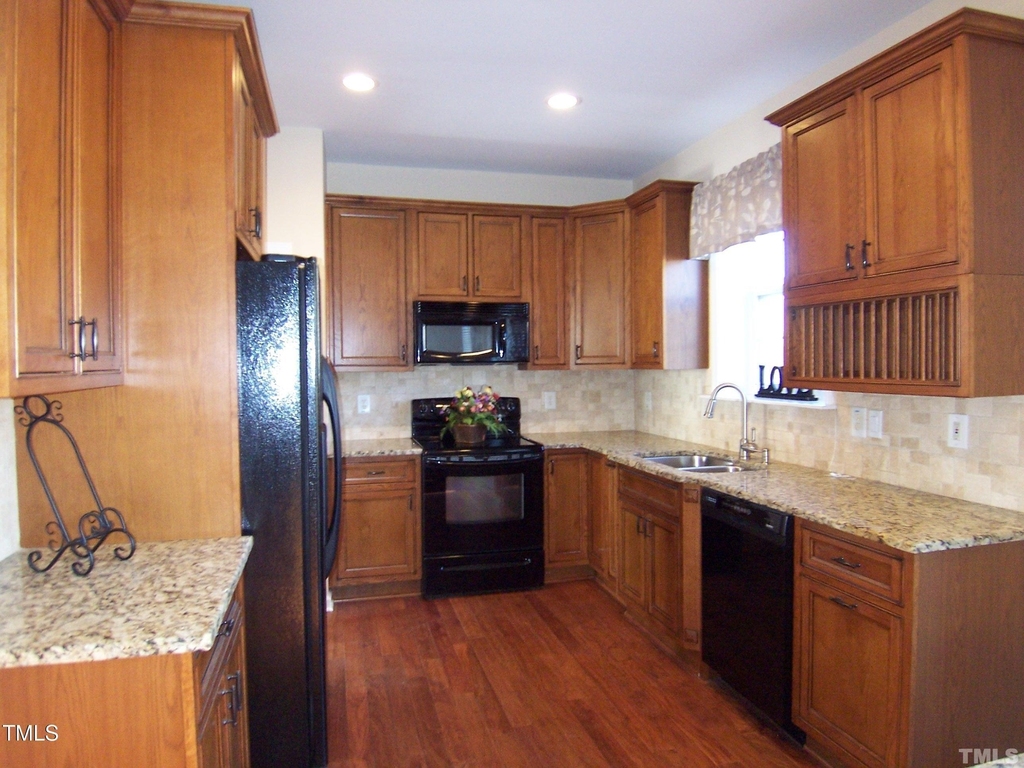 5525 Keowee Way - Photo 1