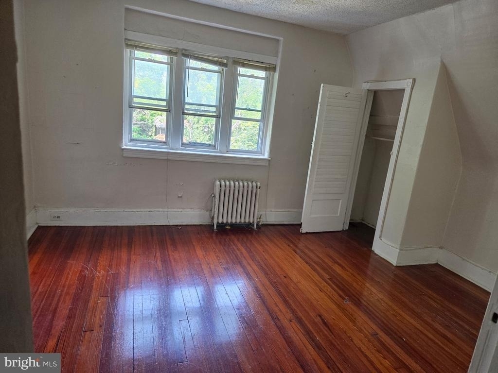 7044 Chew Avenue - Photo 2