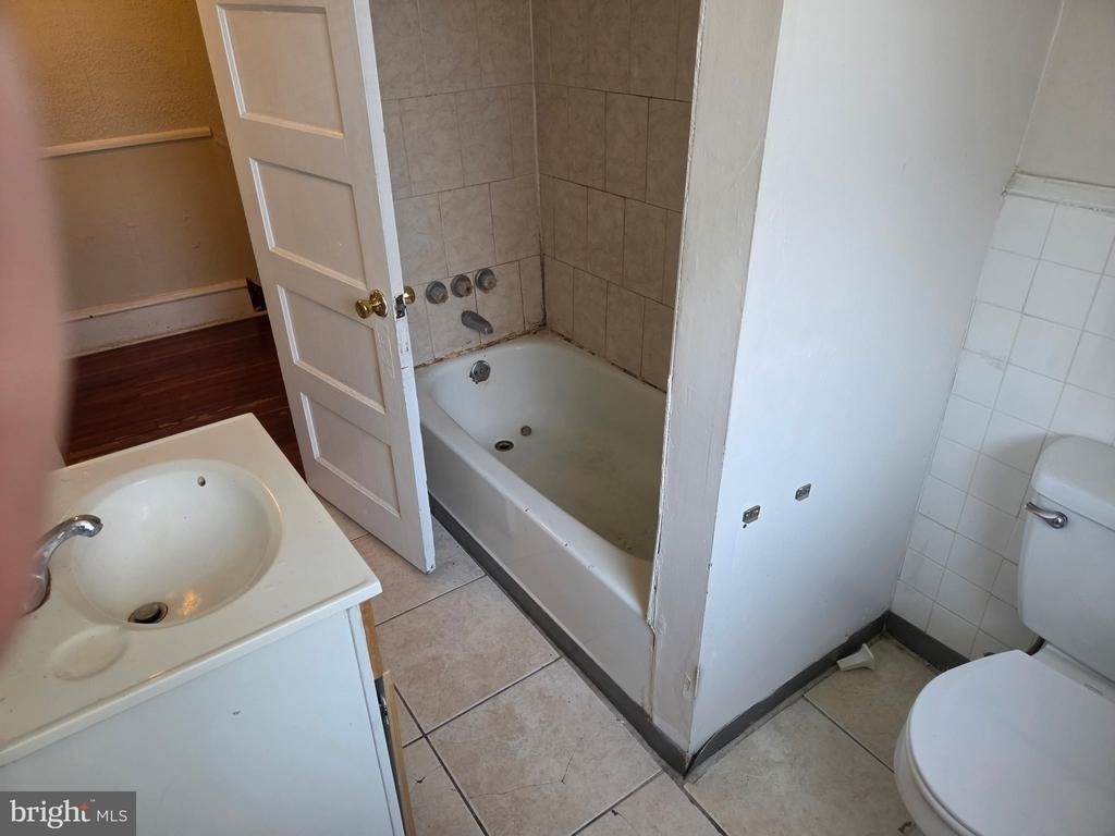 7044 Chew Avenue - Photo 5