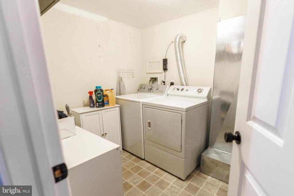 276 Parker Avenue - Photo 4