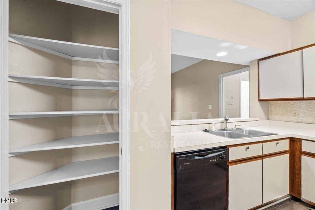 6121 Sunpointe Drive - Photo 9