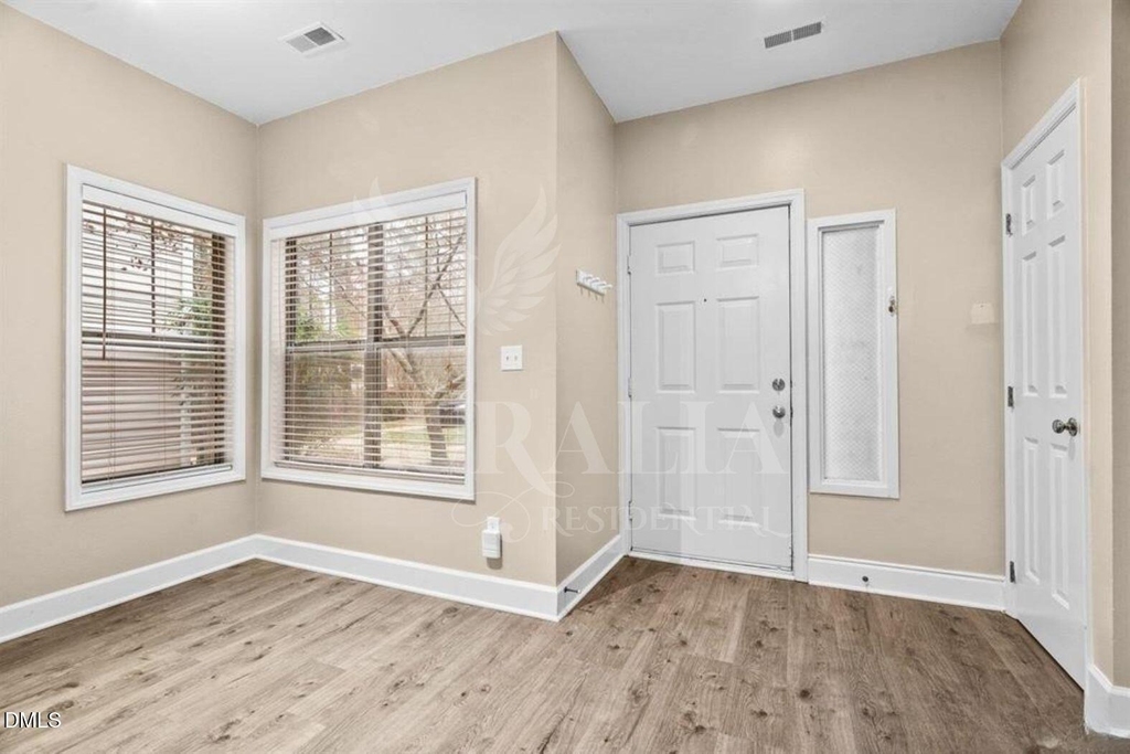 6121 Sunpointe Drive - Photo 2