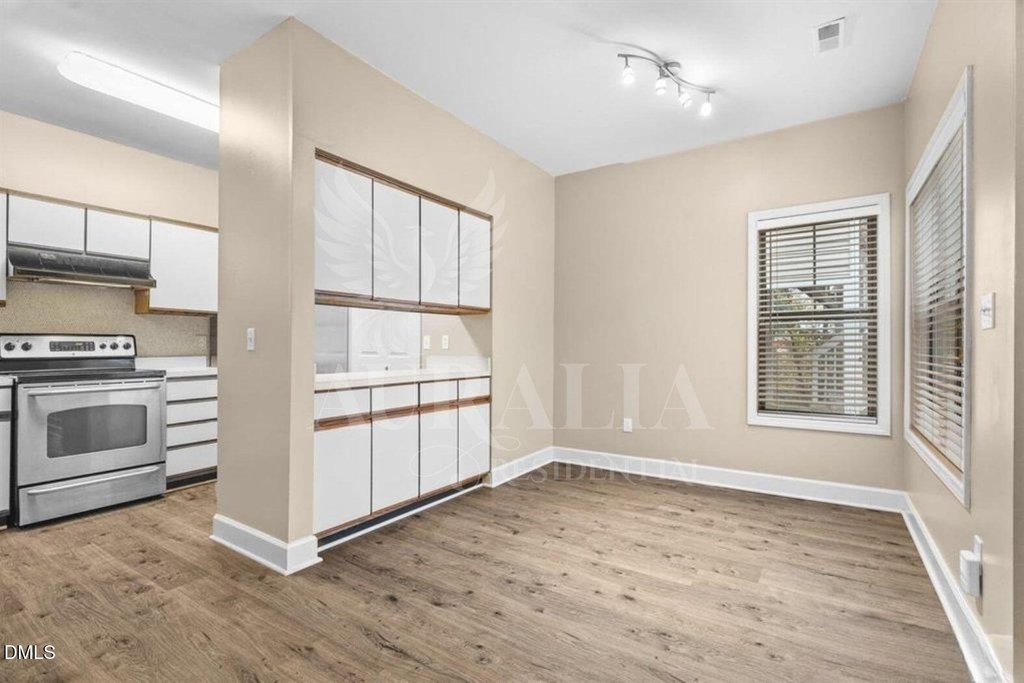 6121 Sunpointe Drive - Photo 3
