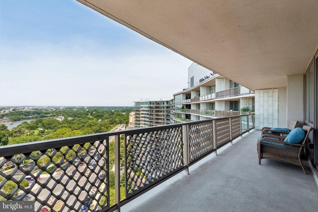 2401 Pennsylvania Avenue - Photo 5