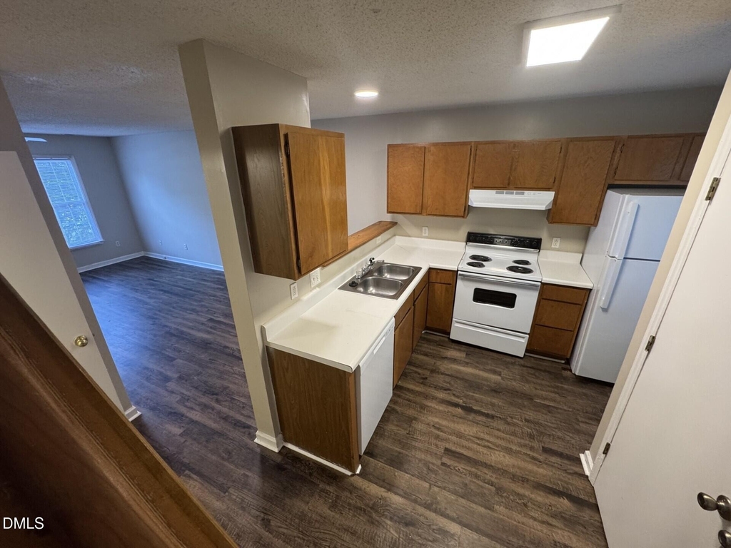 2910 Faversham Place - Photo 4