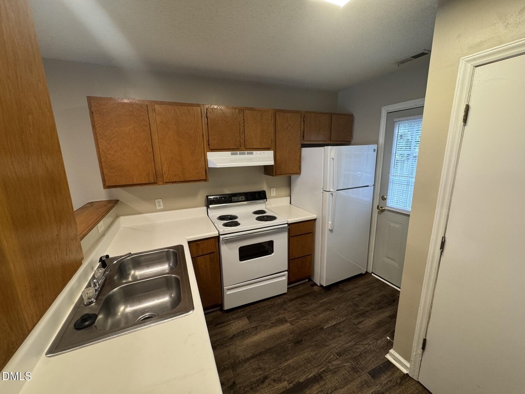 2910 Faversham Place - Photo 5