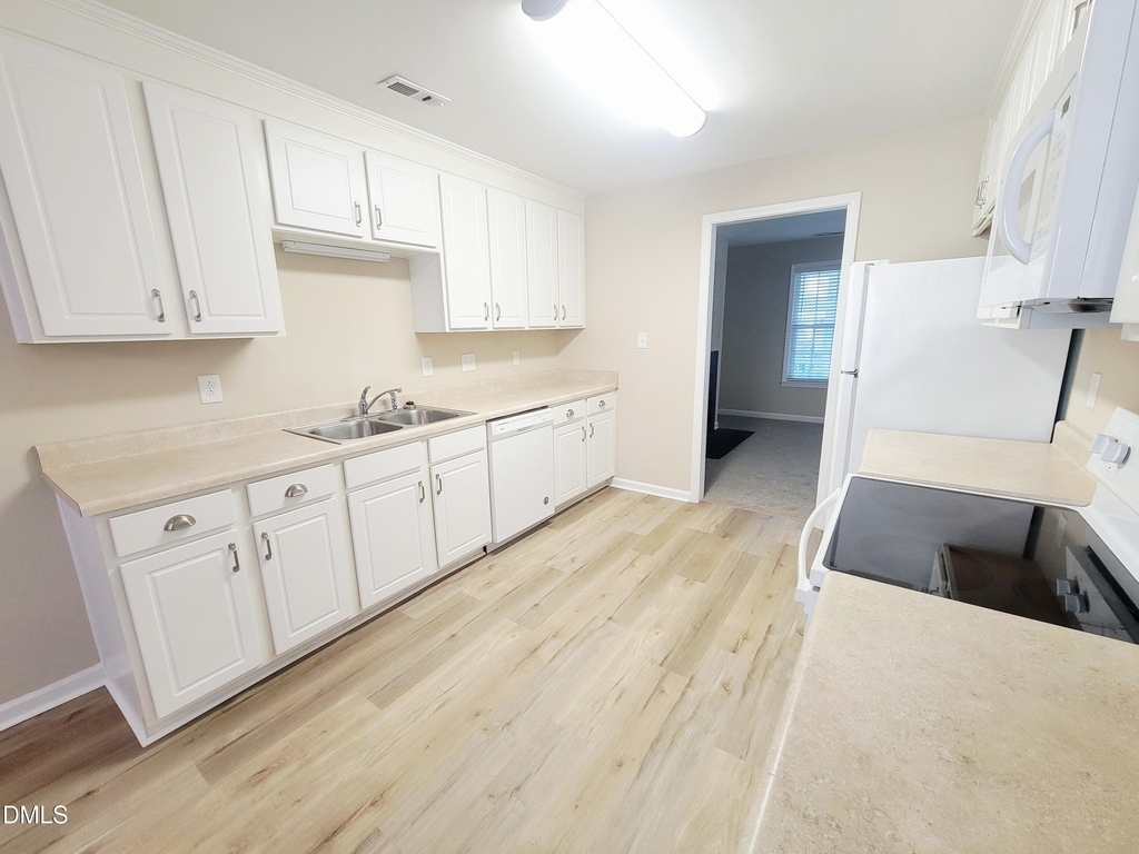 411 Whitehall Court - Photo 9