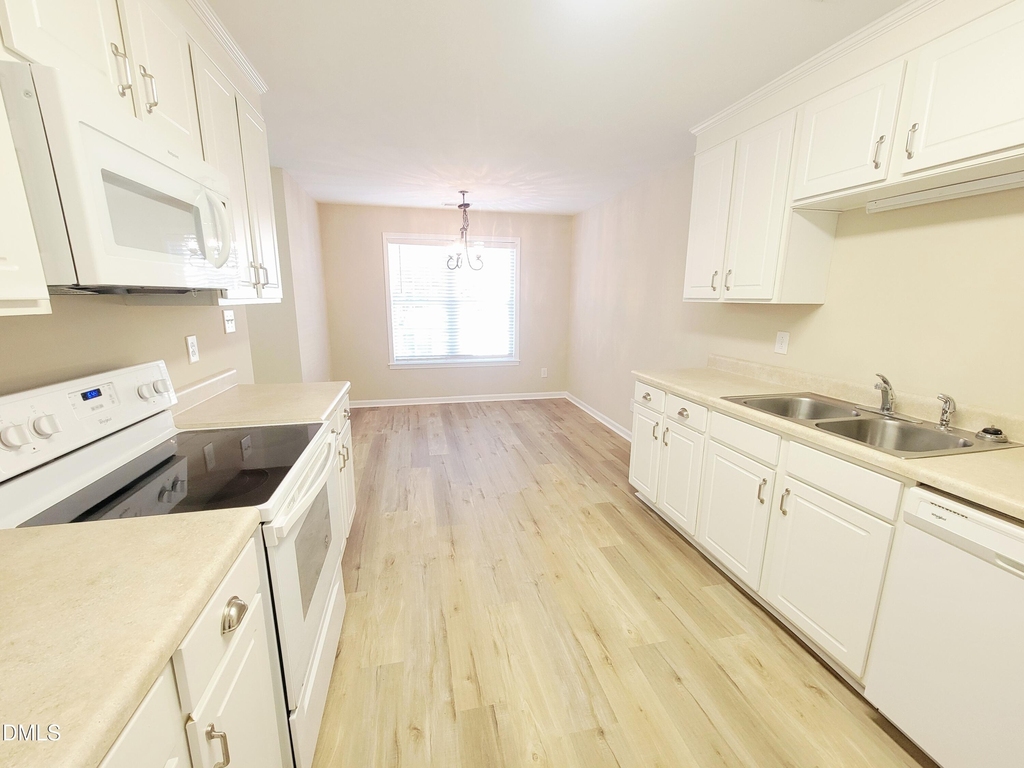 411 Whitehall Court - Photo 10