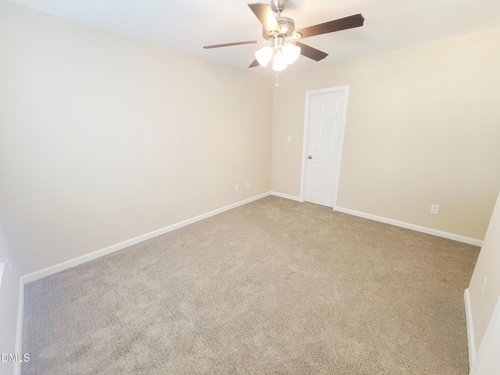 411 Whitehall Court - Photo 27