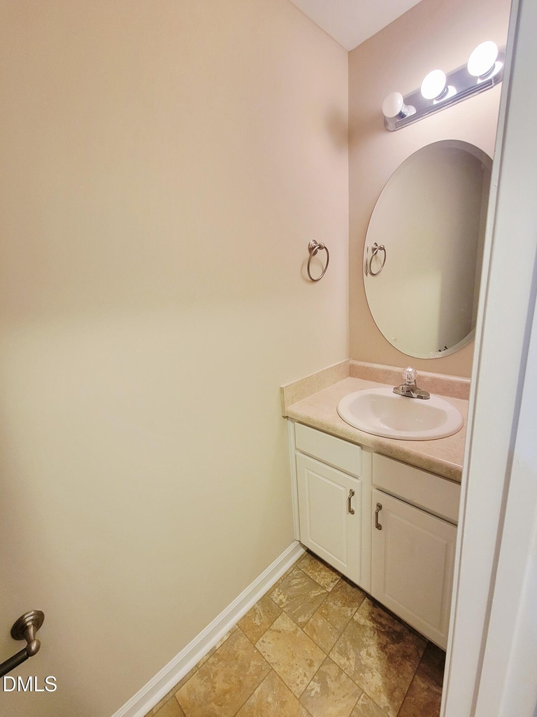 411 Whitehall Court - Photo 18