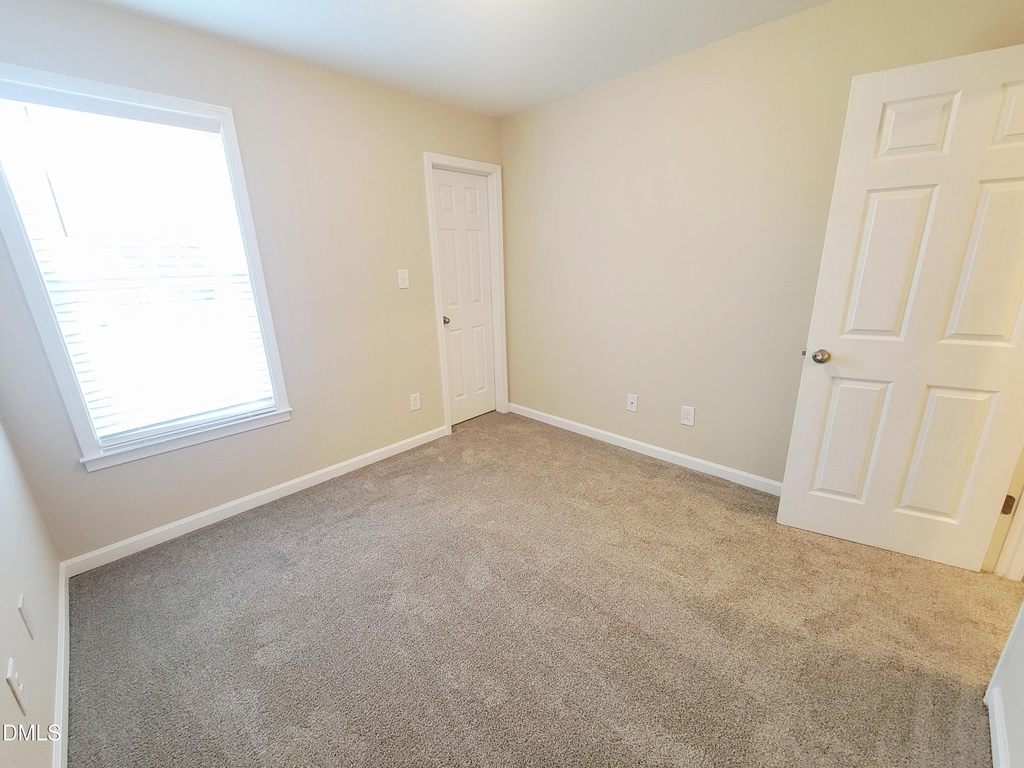 411 Whitehall Court - Photo 33