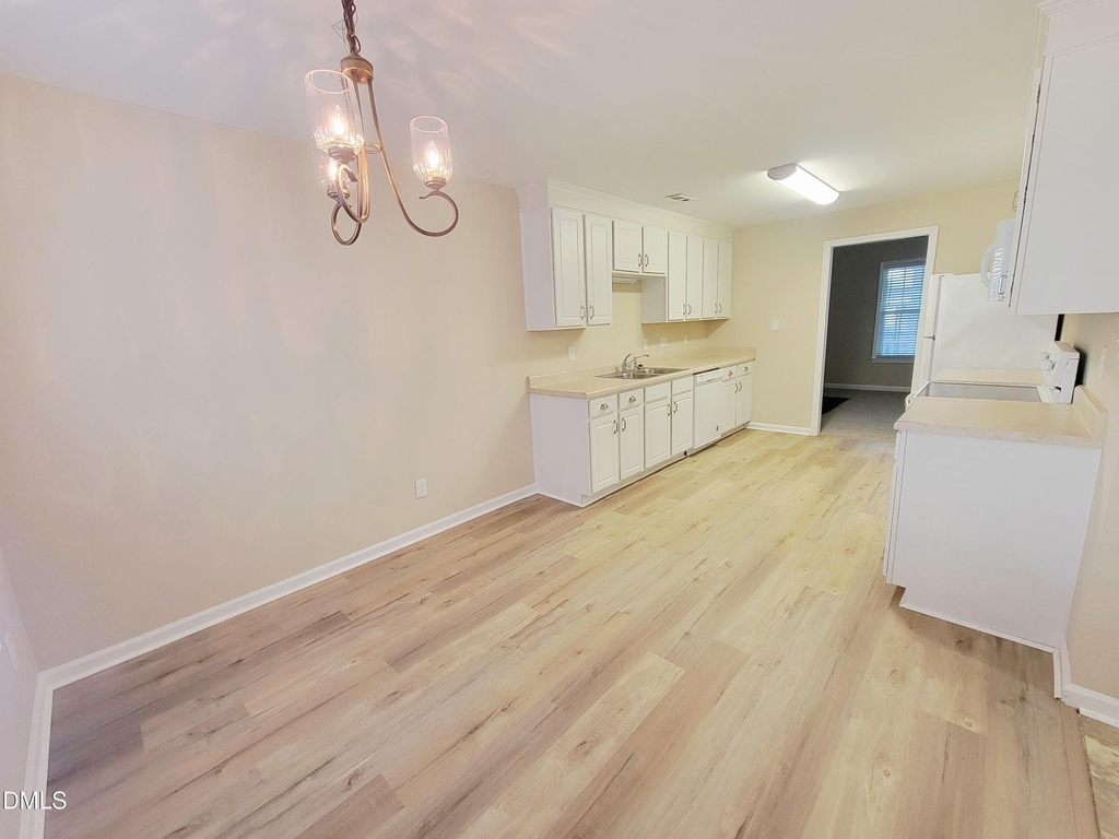 411 Whitehall Court - Photo 5