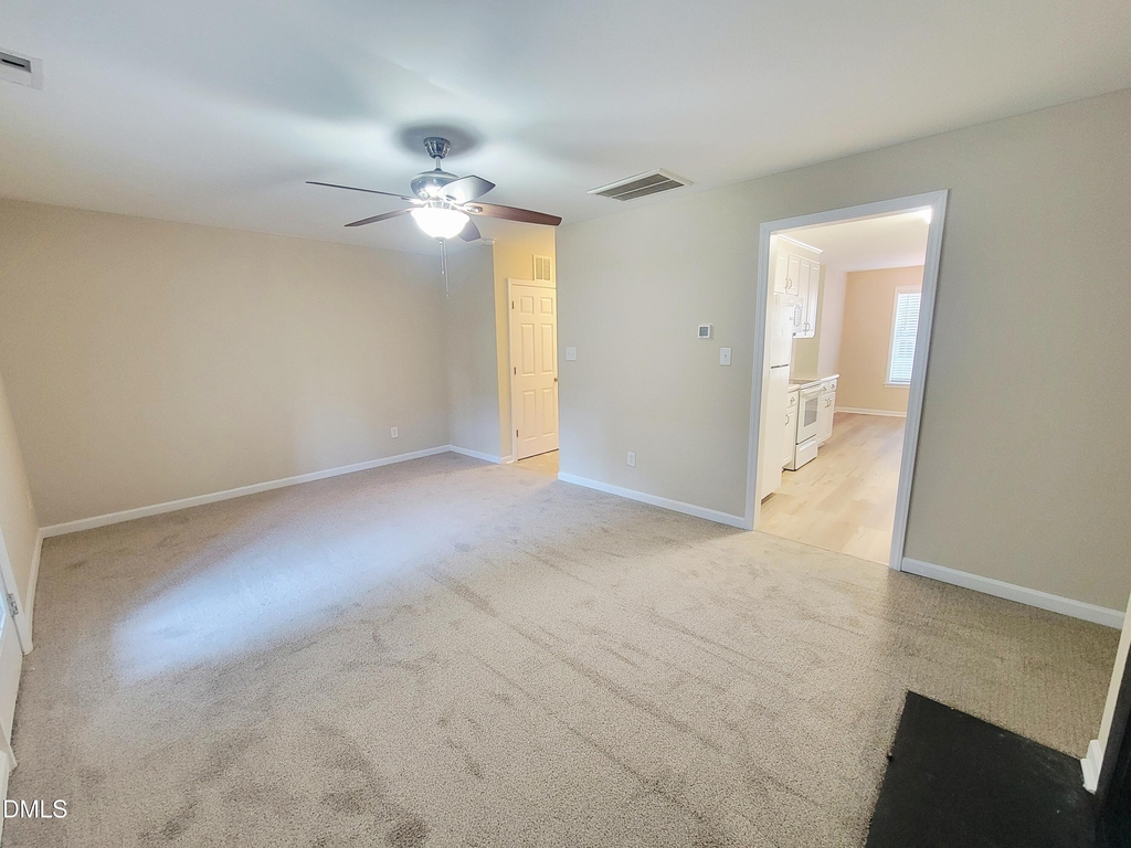 411 Whitehall Court - Photo 14