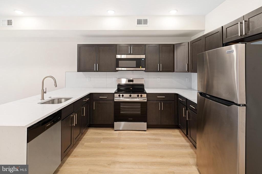 5217 Warren Street - Photo 3