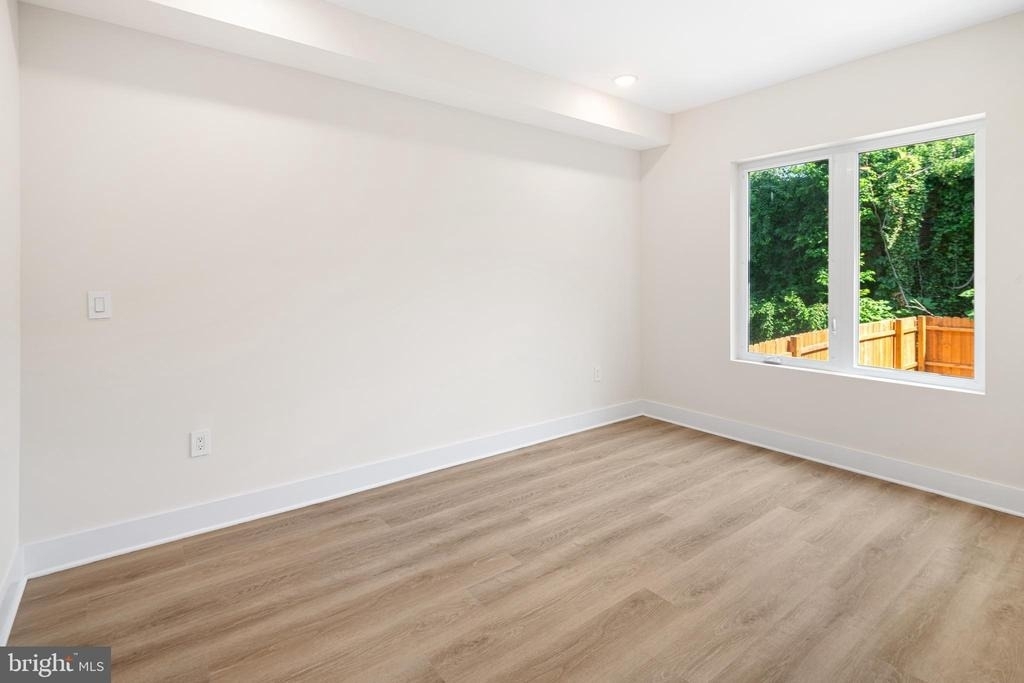5217 Warren Street - Photo 5