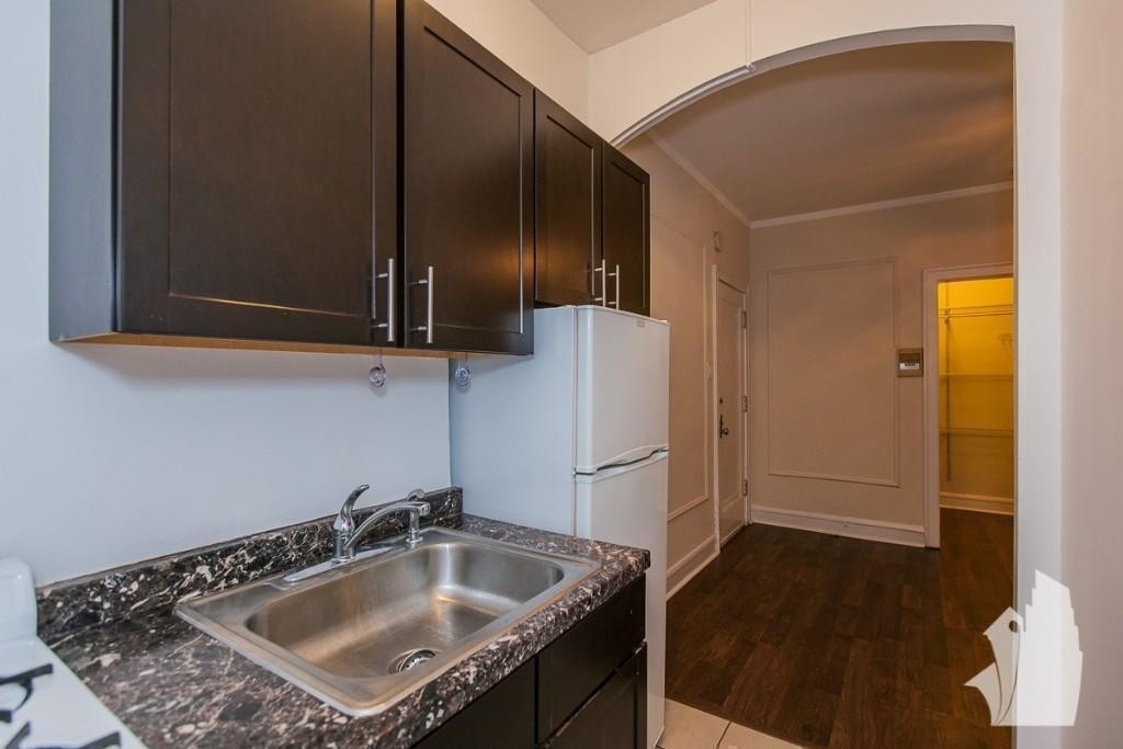 2827 N Burling - Photo 4
