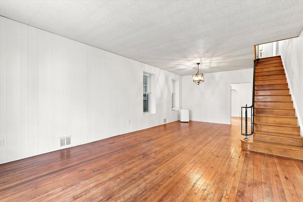 223 Wendover Street - Photo 2