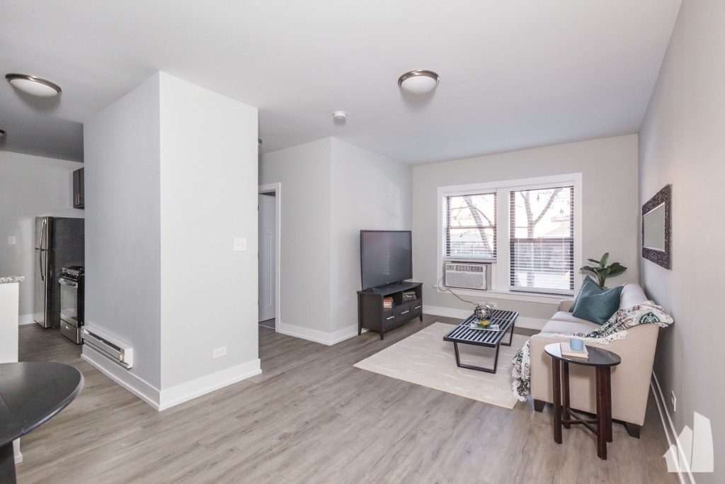 701 W Brompton - Photo 2