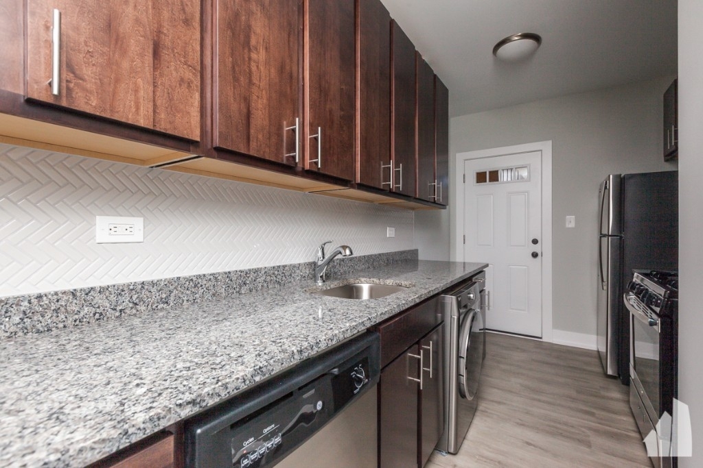 701 W Brompton - Photo 6