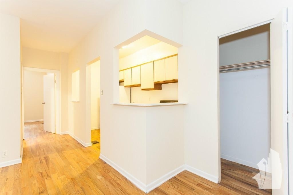 654 W Cornelia - Photo 3