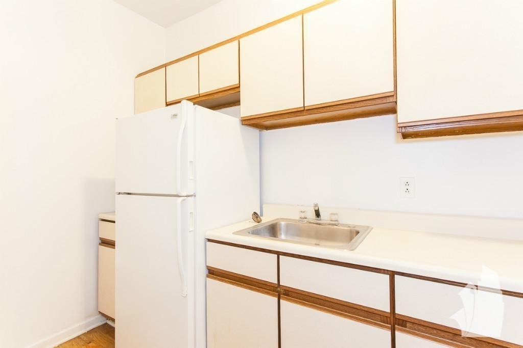 654 W Cornelia - Photo 5