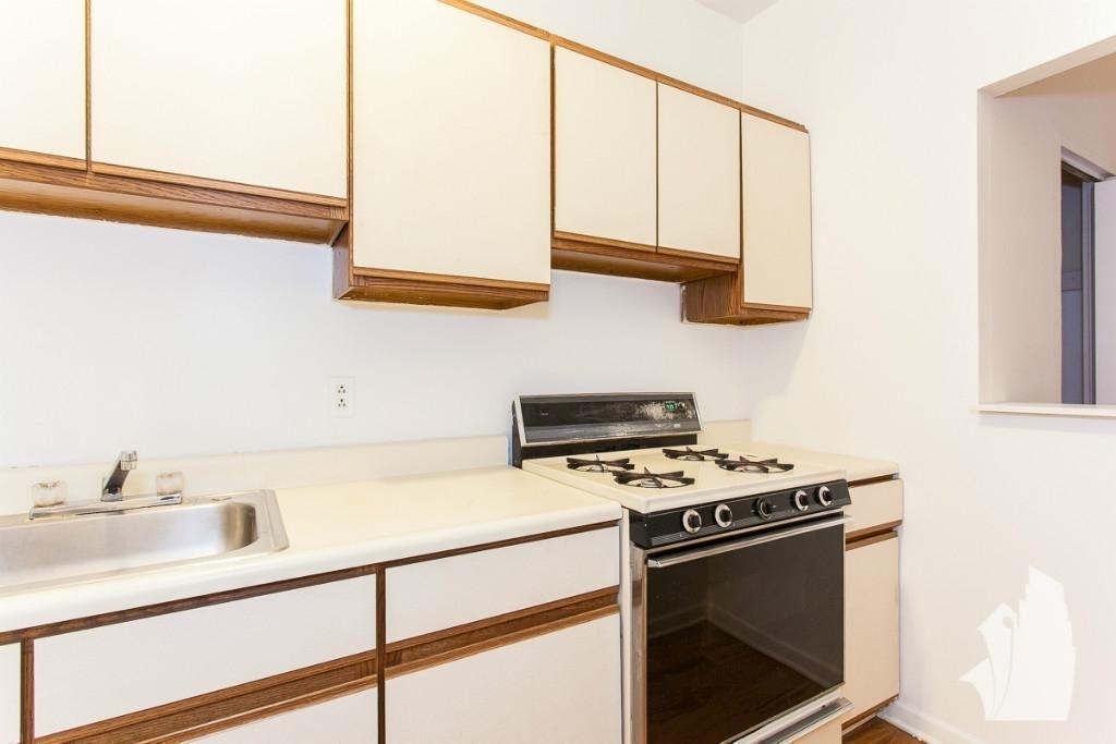 654 W Cornelia - Photo 4