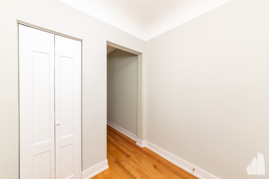 545 Chestnut St - Photo 2