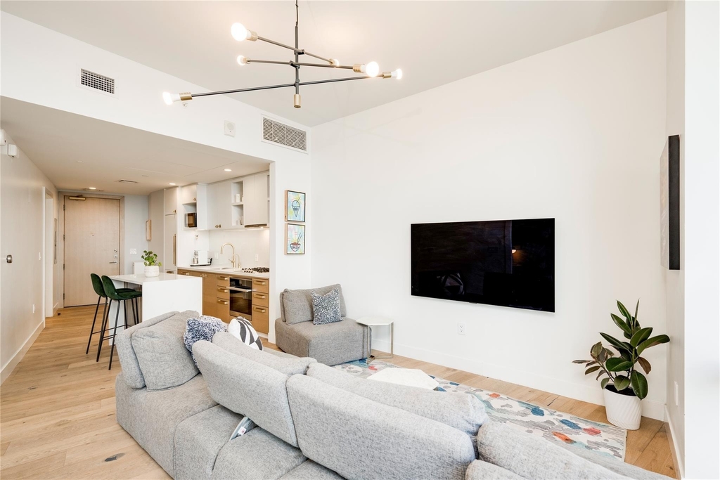 70 Rainey St - Photo 2