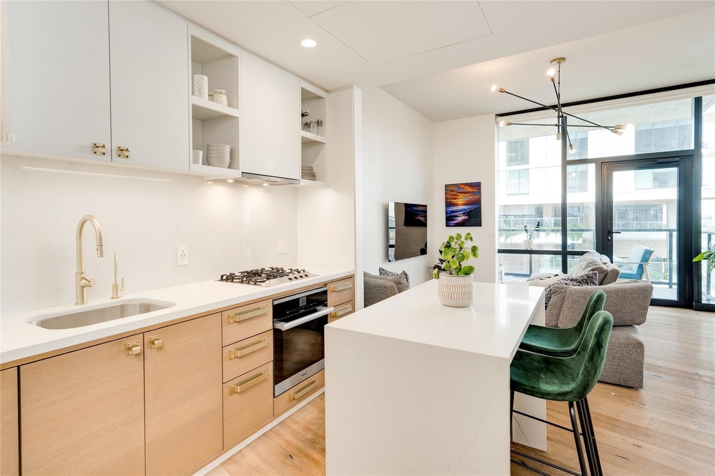 70 Rainey St - Photo 0