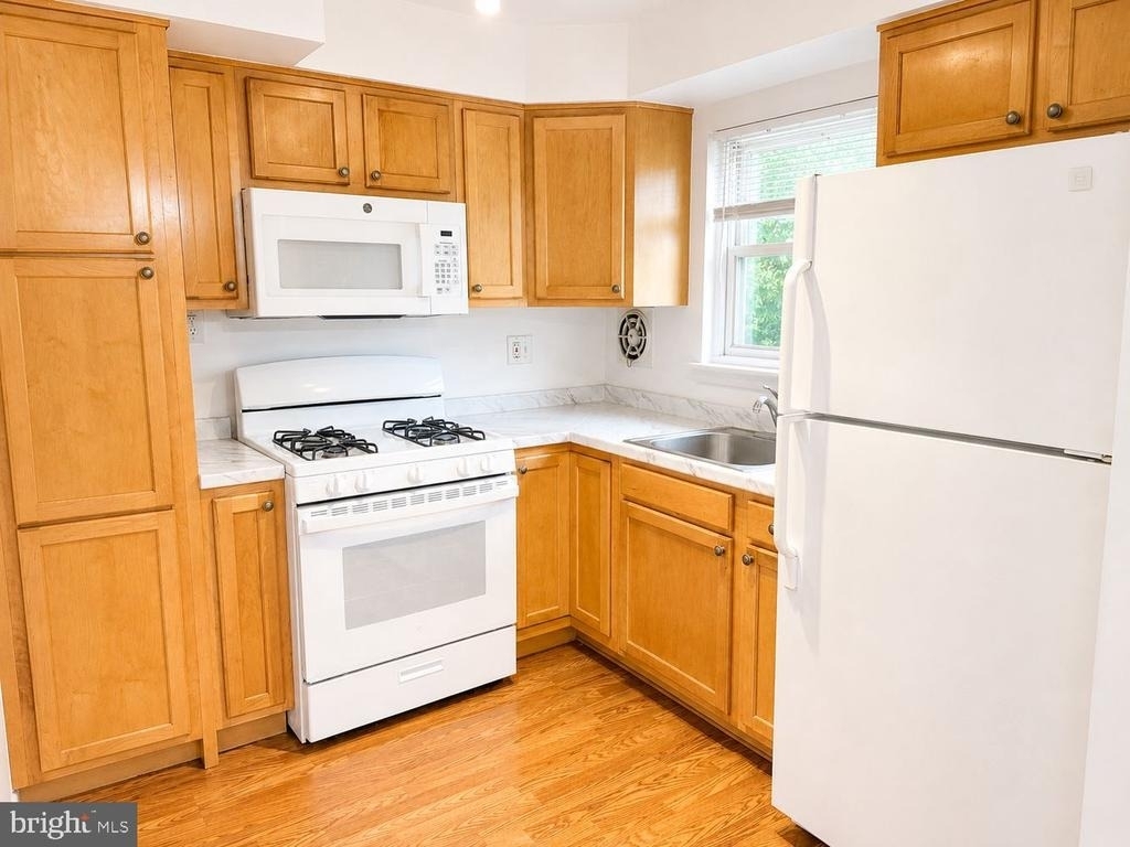 7818 Merion Avenue - Photo 2