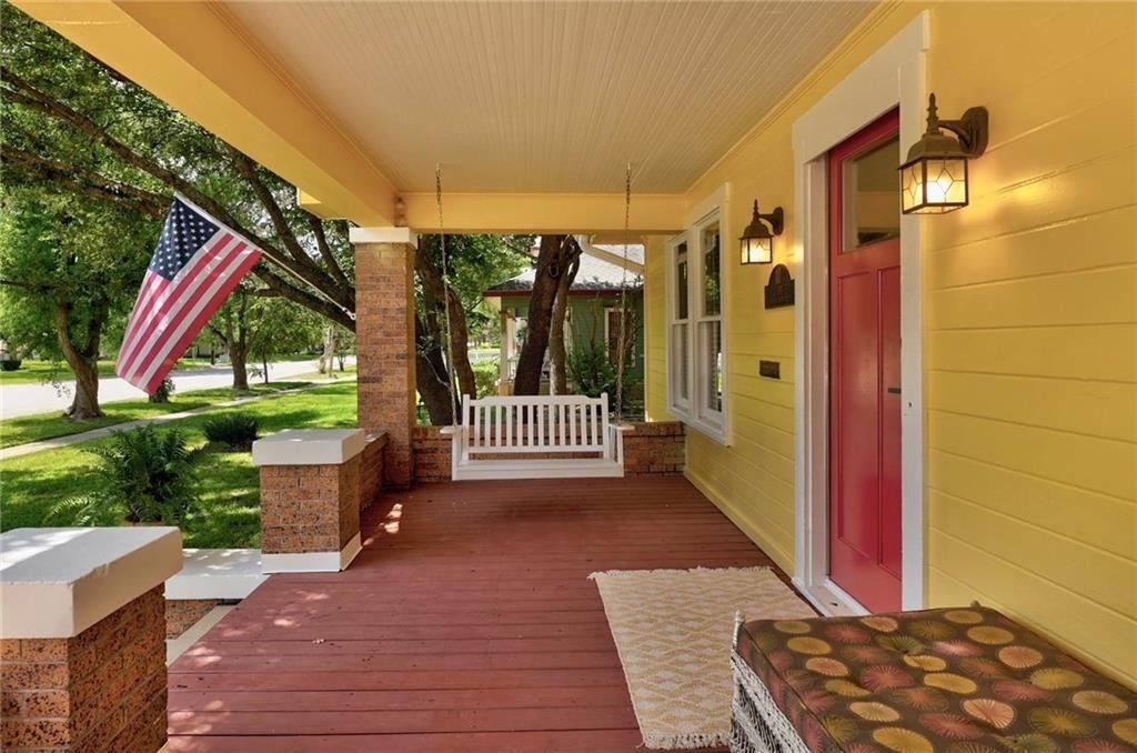 1604 S Main St - Photo 1