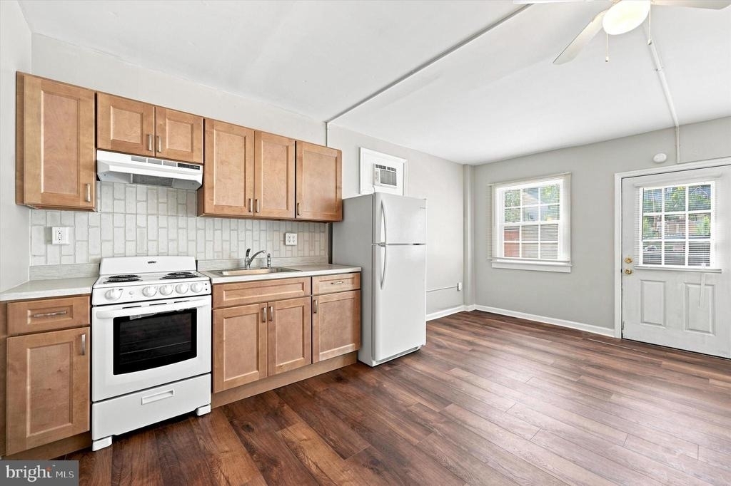 571 Olive Street - Photo 4