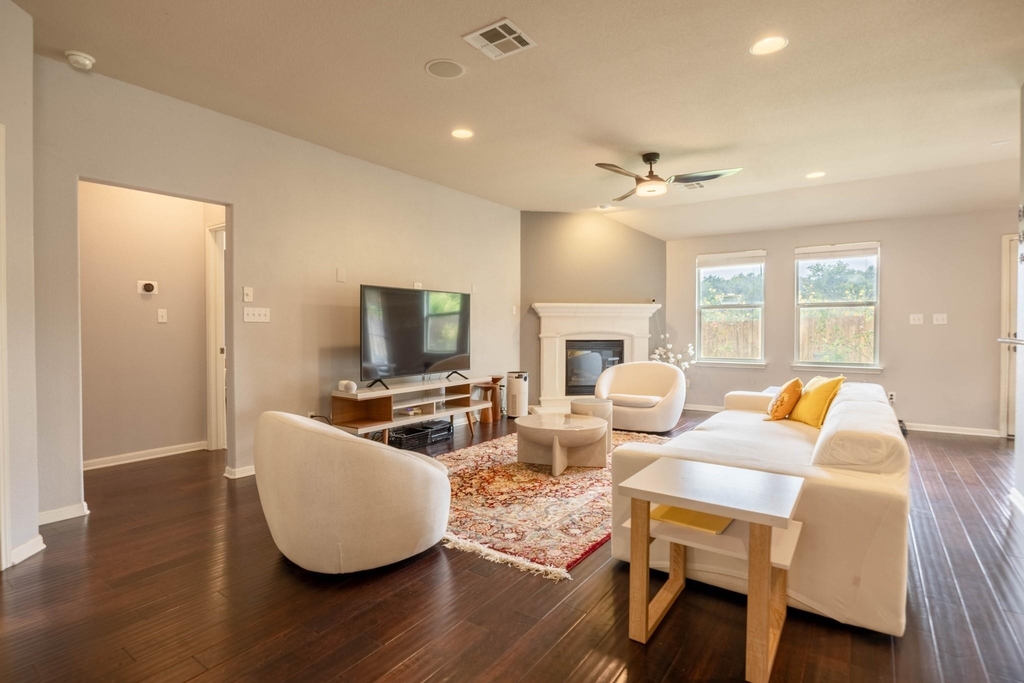 1301 Rimstone Dr - Photo 6